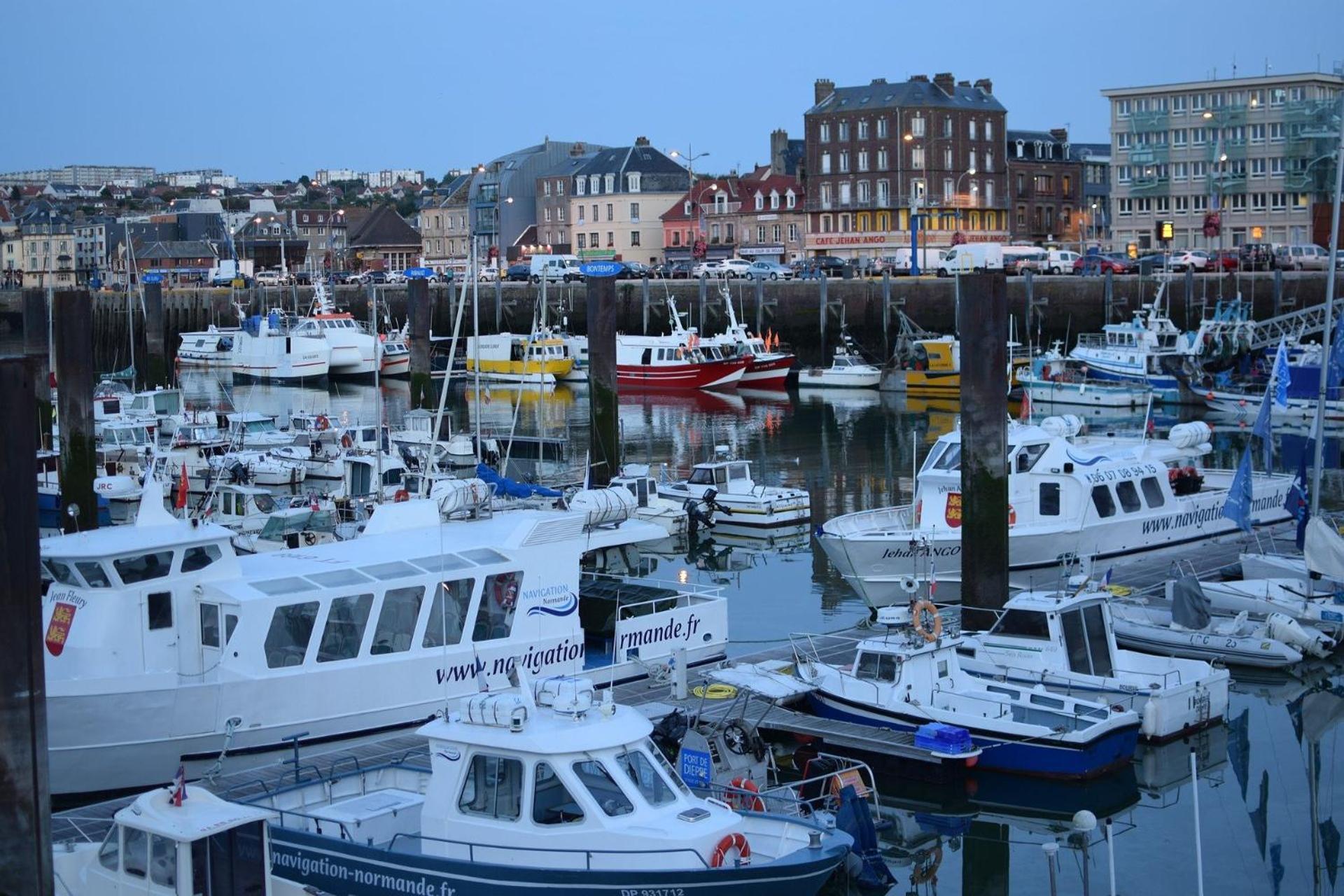 Le Voilier Ensoleille - Proximite Plage & Gare - Confort & Tranquillit Dieppe Exterior photo